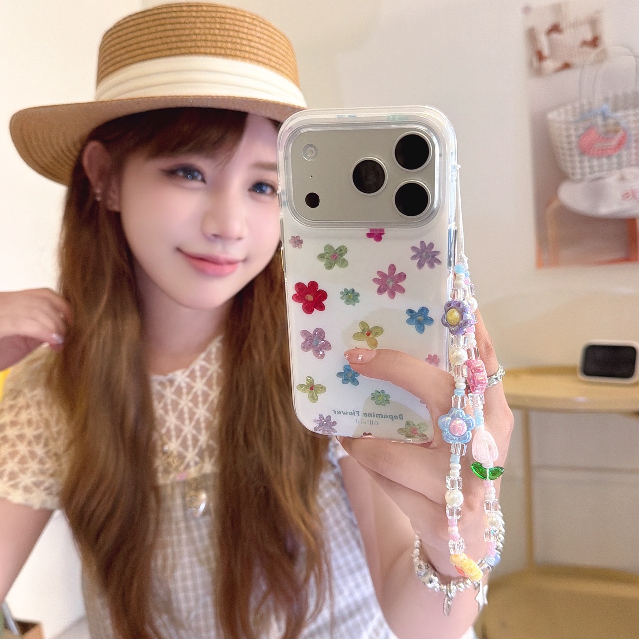 Women Fashion Style - Modne etui na telefon w stylu